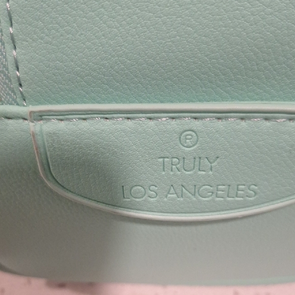 TRULY Unicorn Fruit Swirls Collection - Picture 3 of 7